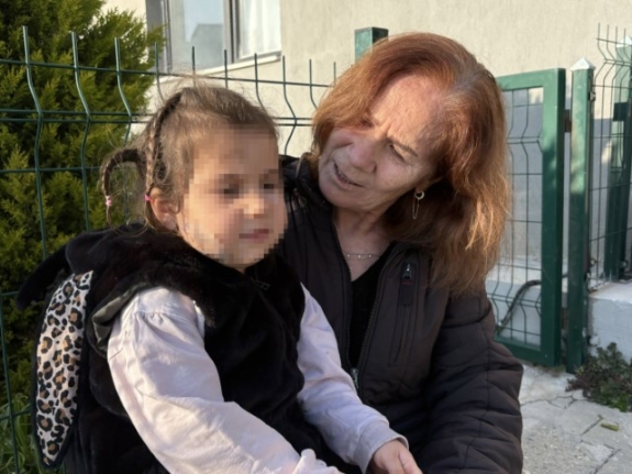 İzmir Çiğli’de Köpek Dehşeti: 3 Yaşındaki Ada’nın Yüzü Parçalandı!