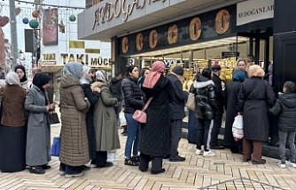 Pide Kuyruğu Değil, Altın Kuyruğu! Kocaeli’de Gram Altın İzdihamı