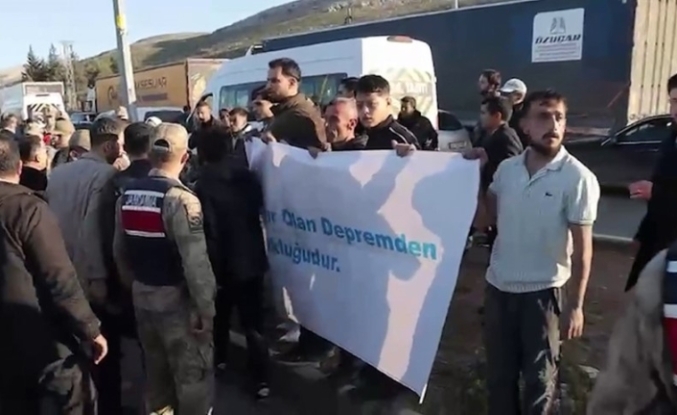 Hatay’da CHP Lideri Özgür Özel’e Depremzede Tepkisi: "Bugüne Kadar Neredeydin?"