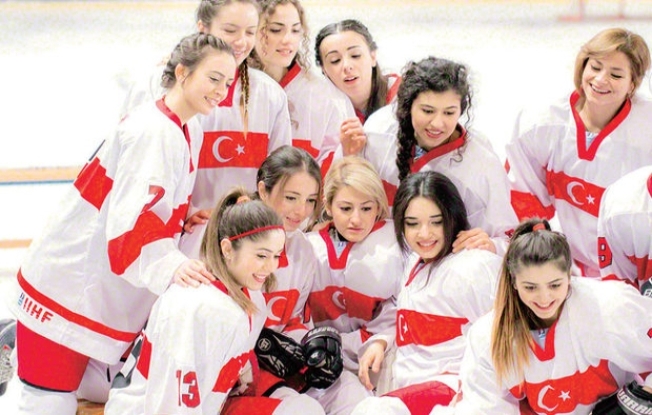 Milli Takım Dolu Dizgin: Kadın Buz Hokeyi Milli Takımı Bulgaristan'ı Devirdi!